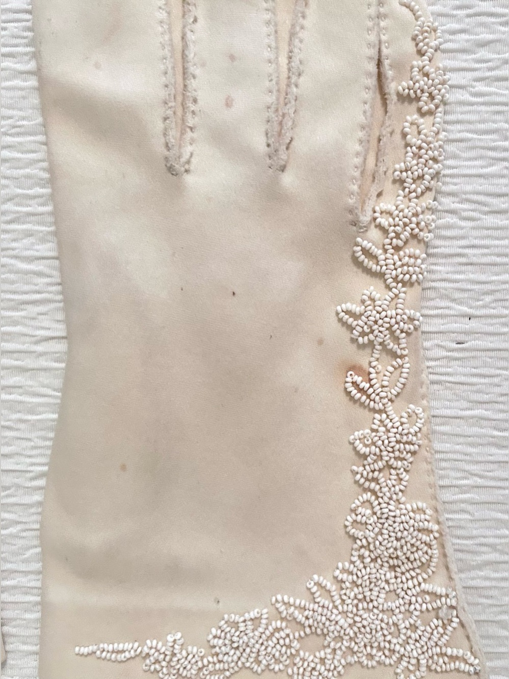 Women’s Elegant Vintage Off White Beaded Wedding Gloves - Picture 5 of 10